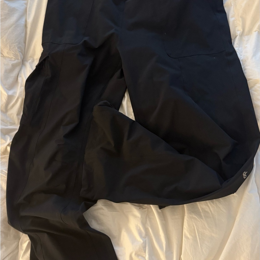 ALO Yoga Women's Black Cargo Pants